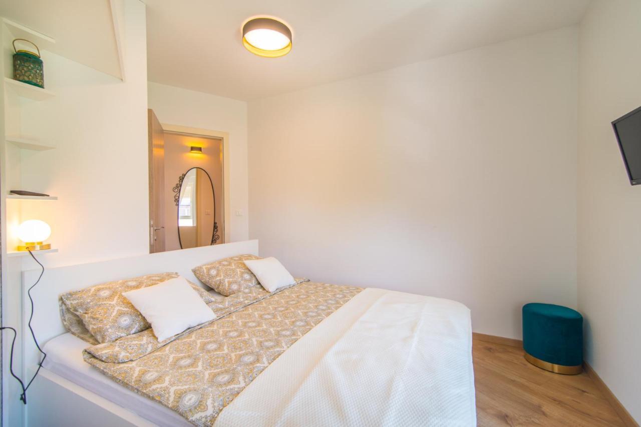 Sunset Vala New Beachfront Apartment Pjescana Uvala - Medulin - Pula Exterior photo
